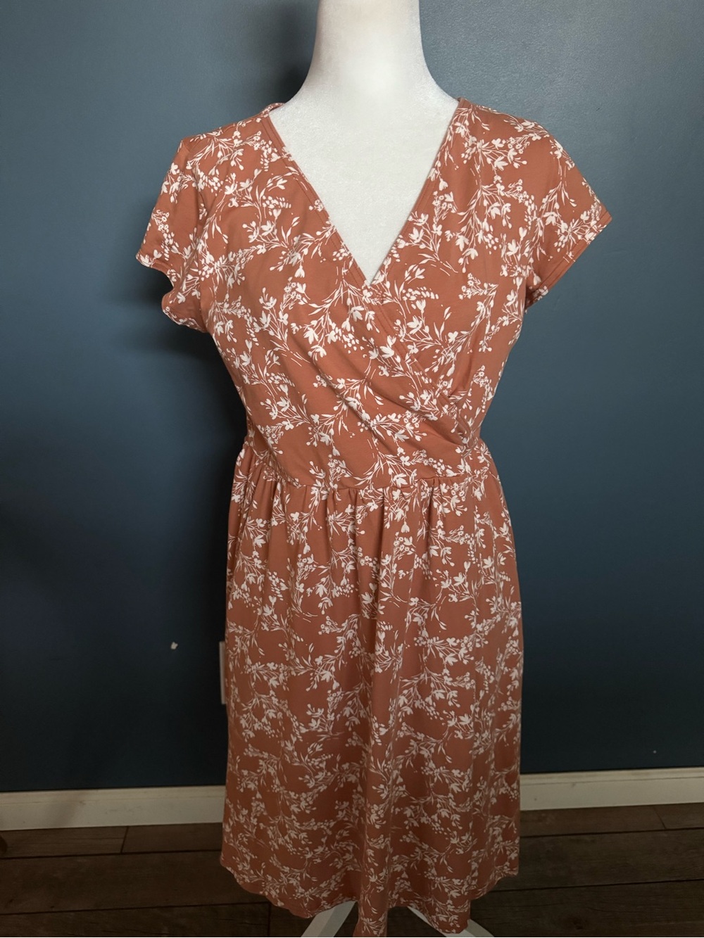 Pact Organic Cotton Fit & Flare Crossover Dress Rust Terracotta Floral Pockets L - Picture 2 of 9